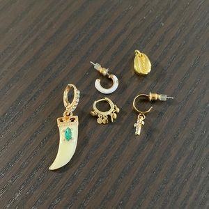 Gold and Cream Earrings Set